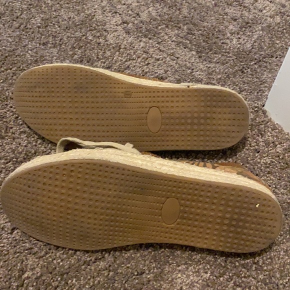 Intensi shoe; Size US 8; tan with print - Picture 4 of 4